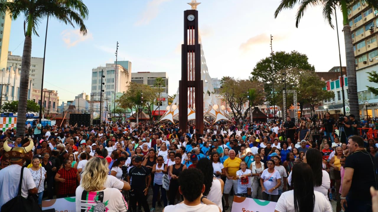 público na inauguração da Praça do Ferreira